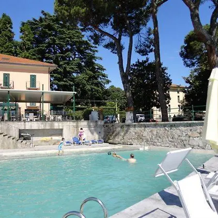 Sleeps 4 Pool T421415 Lejlighed